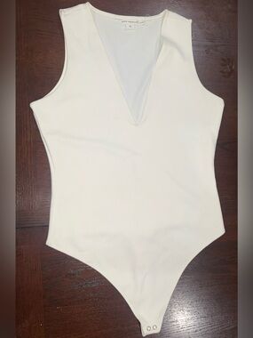 New! Good American White V-Neck Sleeveless Bodysuit — Size XL